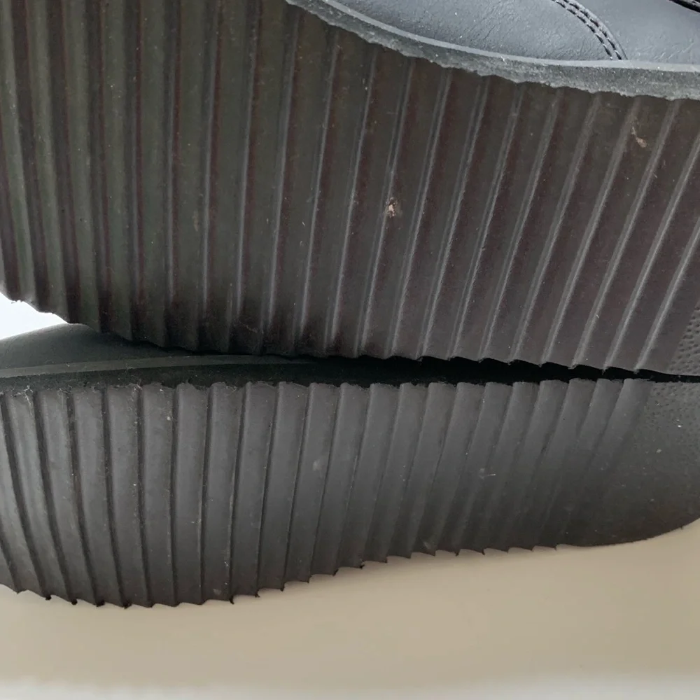 Cat & Jack black shoes size 5